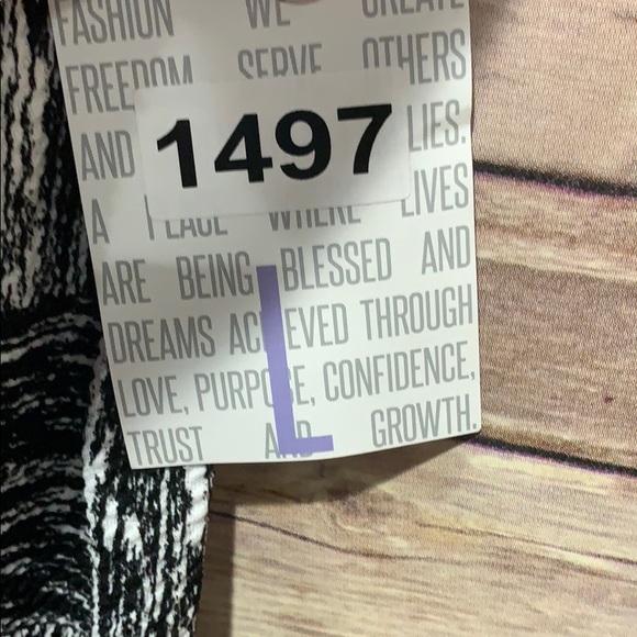 Beautiful Pencil Skirt ❤️ - Picture 2 of 2